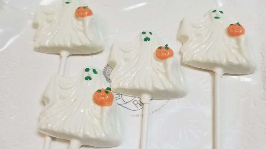Spooky Ghost Lollipops: A Simple and Fun Halloween Treat!